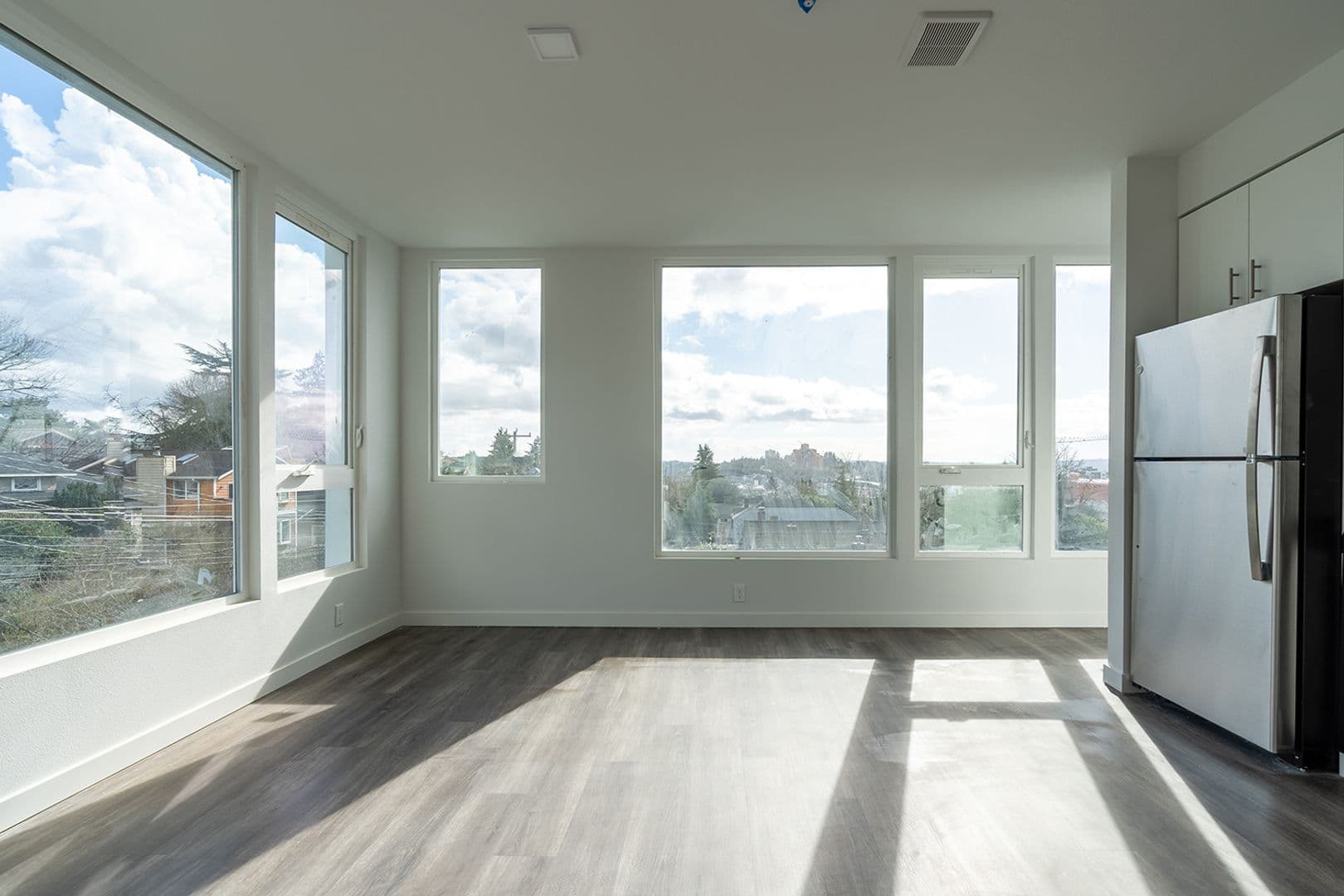 Seattle Apartment: 355 15th Ave