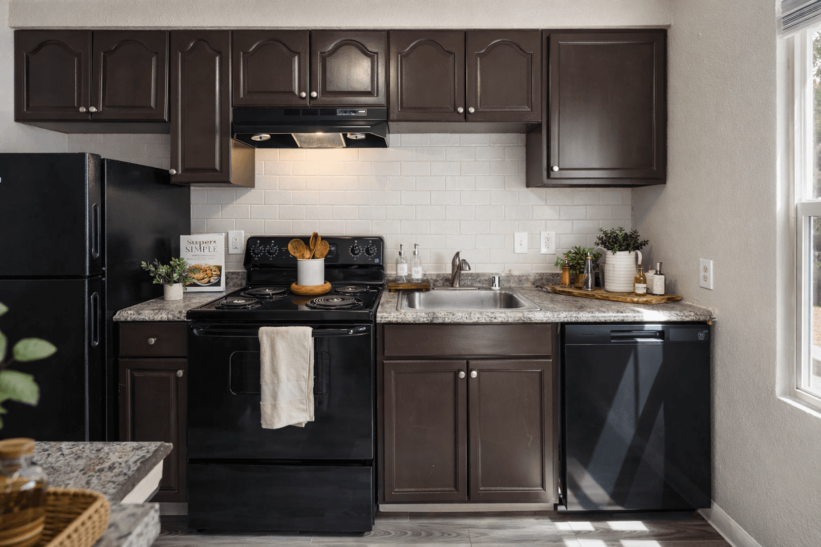Lakewood Apartment: 8333 32nd Ave S