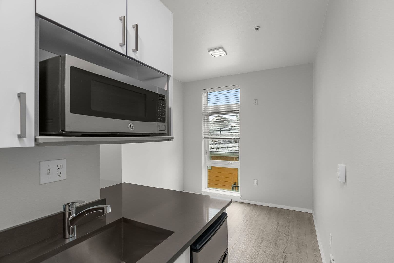 Seattle Apartment: 1806 23rd Ave