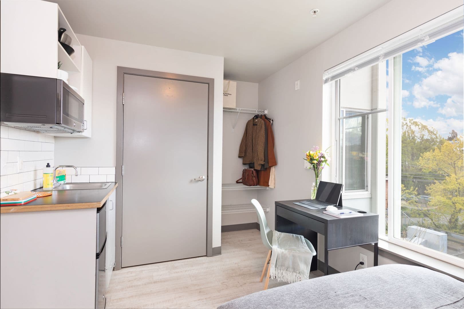 Seattle Apartment: 2820 Eastlake Ave E
