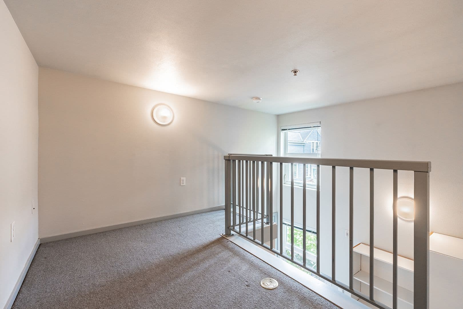 Seattle Apartment: 422 11th Ave E