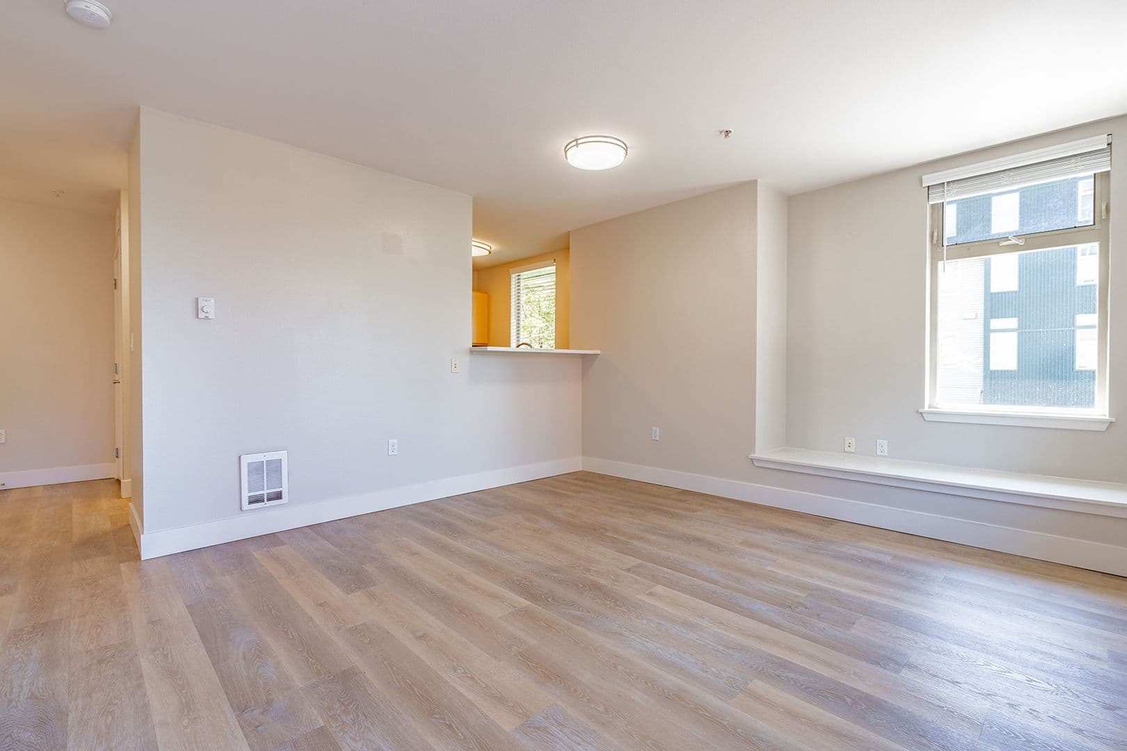 Seattle Apartment: 402 22nd Ave S
