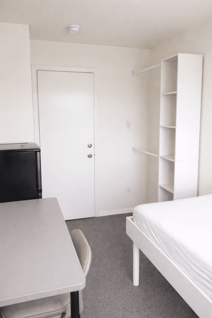 Seattle Apartment: 216 23rd Ave E