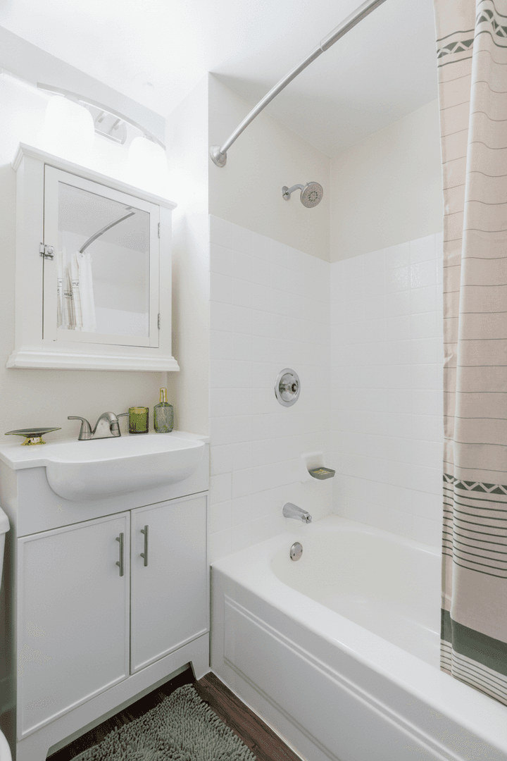 Seattle Apartment: 1330 Boren Ave