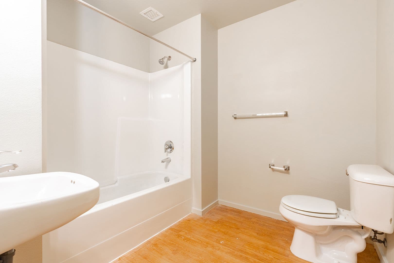 Seattle Apartment: 107 Cherry St