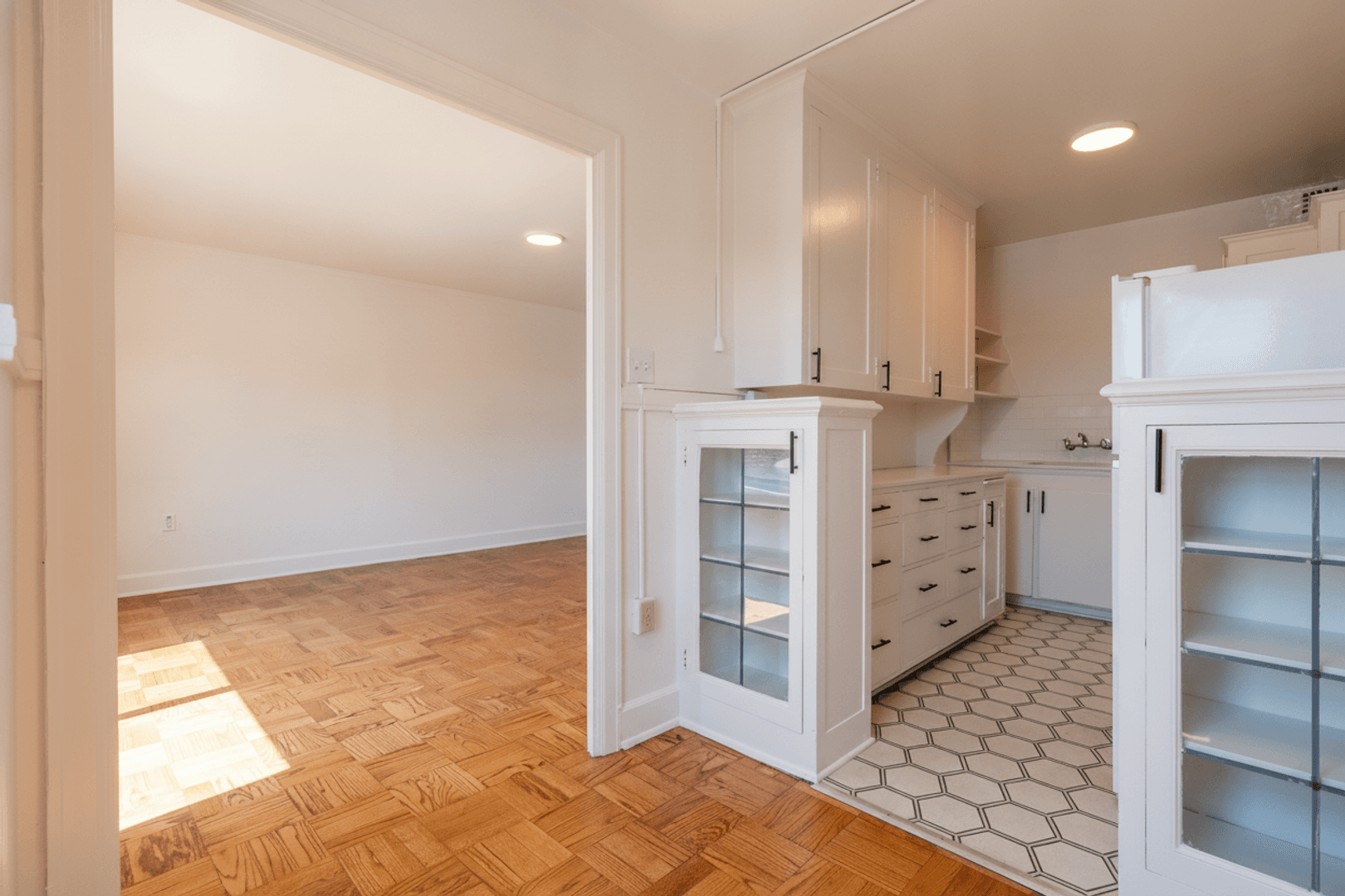 Seattle Apartment: 1305 NE 43rd St