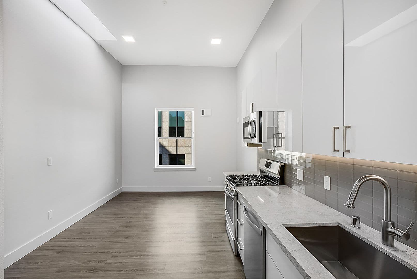 Seattle Apartment: 423 Terry Ave