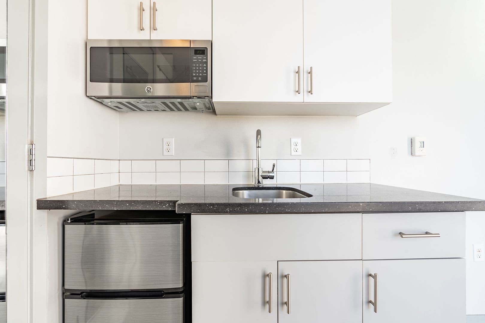 Seattle Apartment: 3266 SW Avalon Way