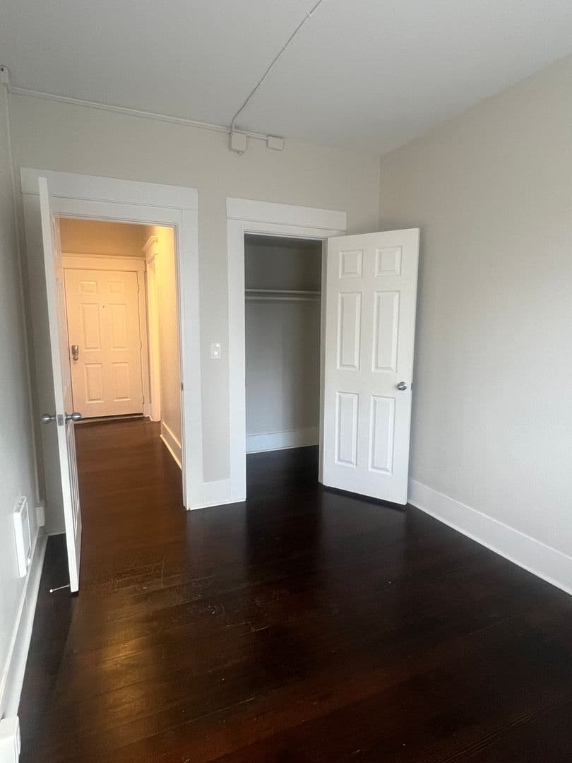 Seattle Apartment: 304 E Olive Place