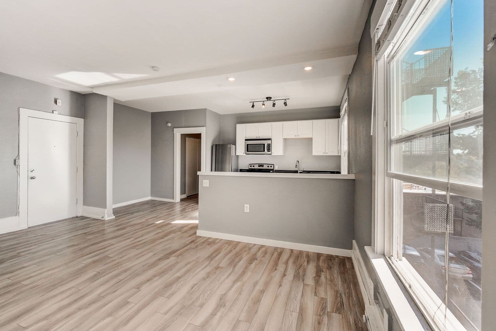 Seattle Apartment: 114 24th Ave E