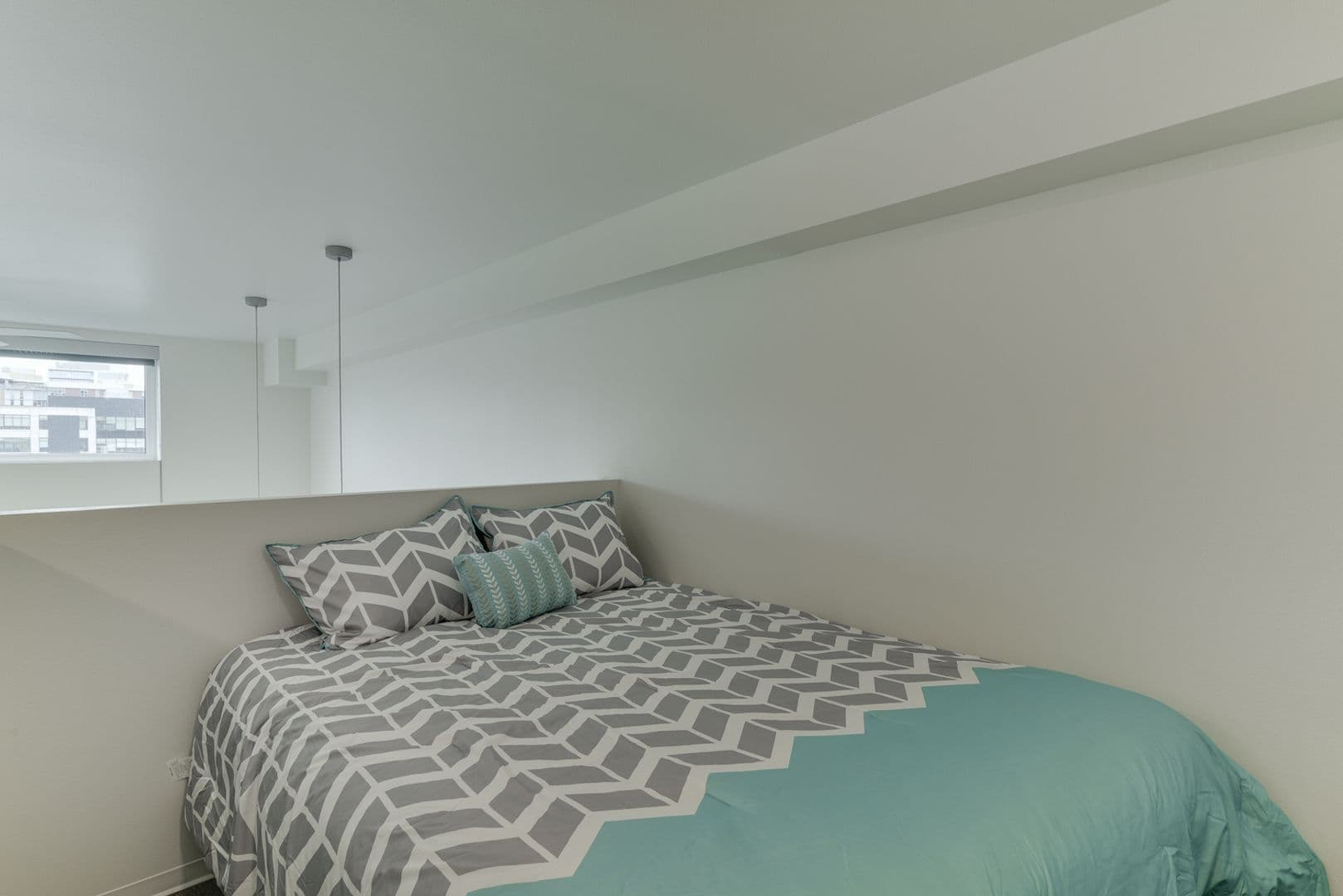 Portland Apartment: 1075 NW 16th Ave