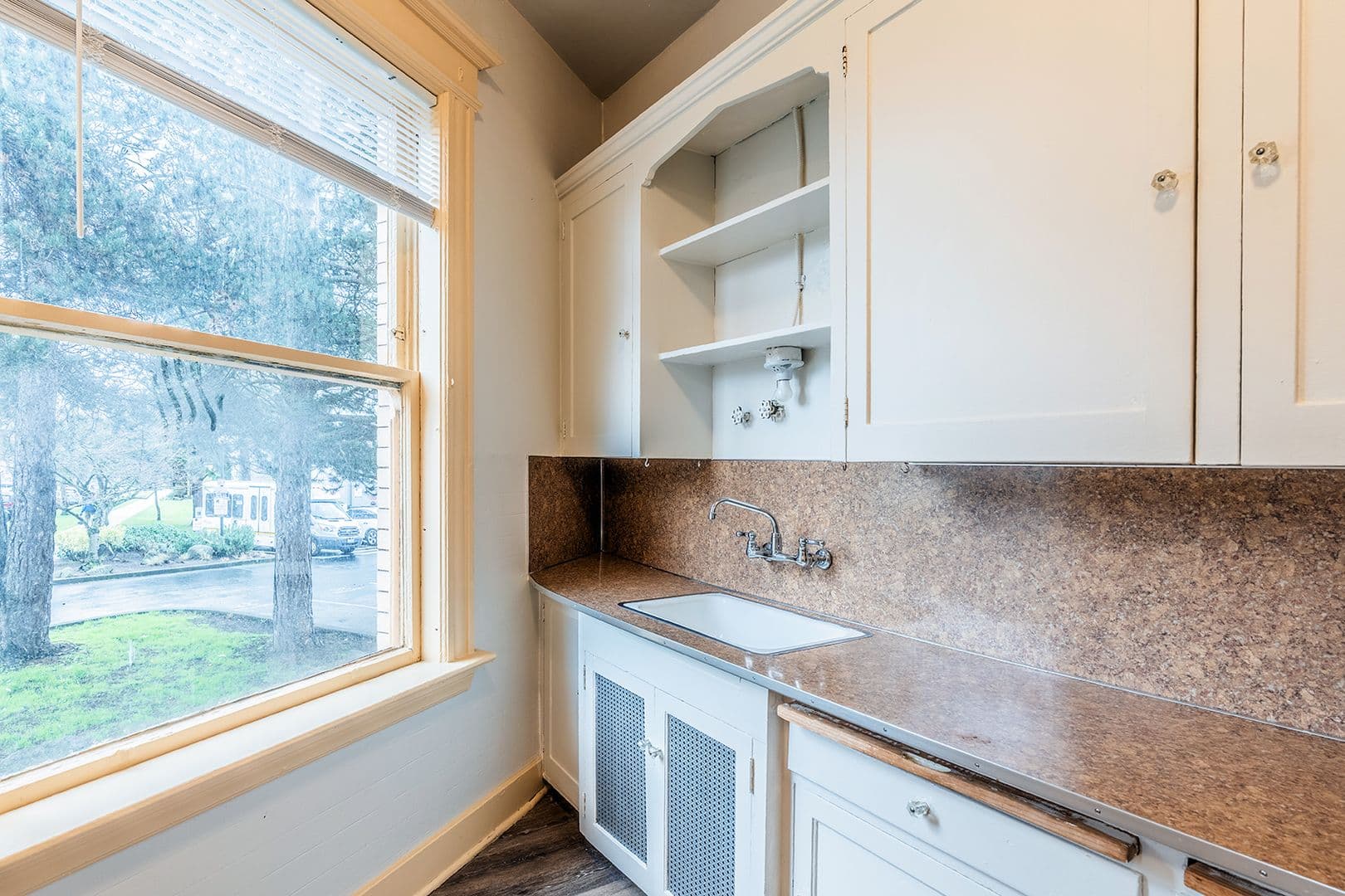 Seattle Apartment: 1625 E Madison St