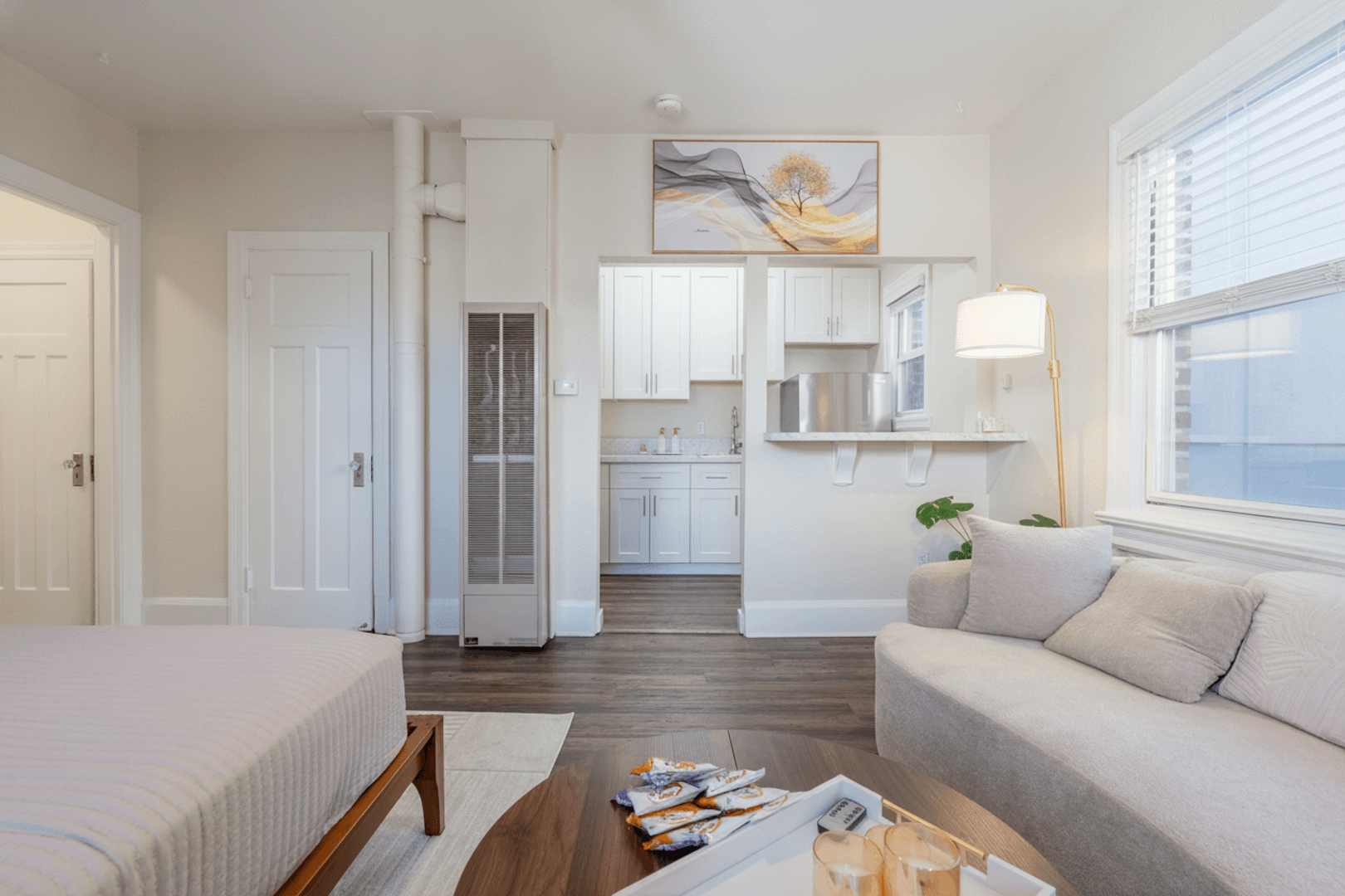 Seattle Apartment: 527 Eastlake Ave E