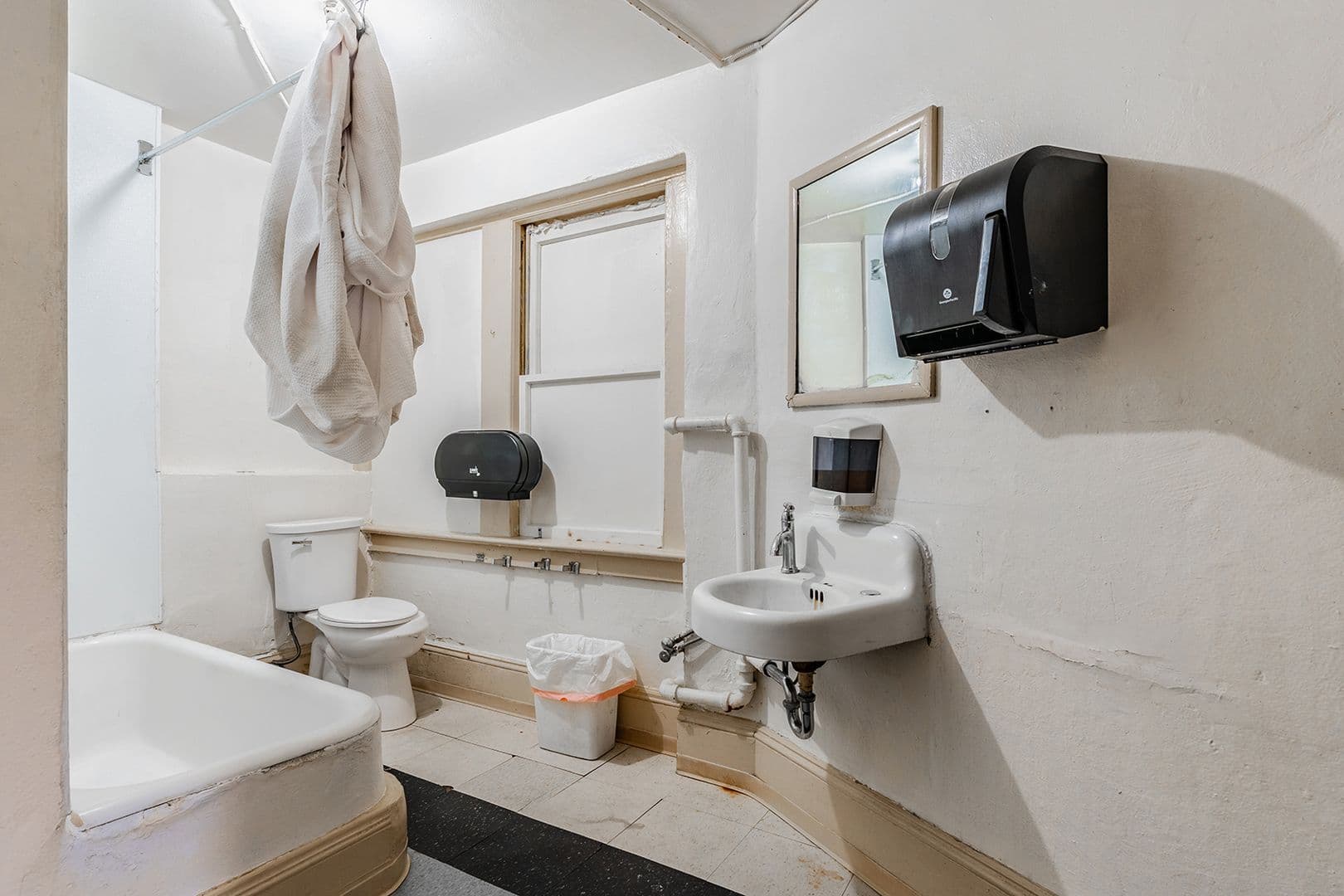 Seattle Apartment: 1625 E Madison St