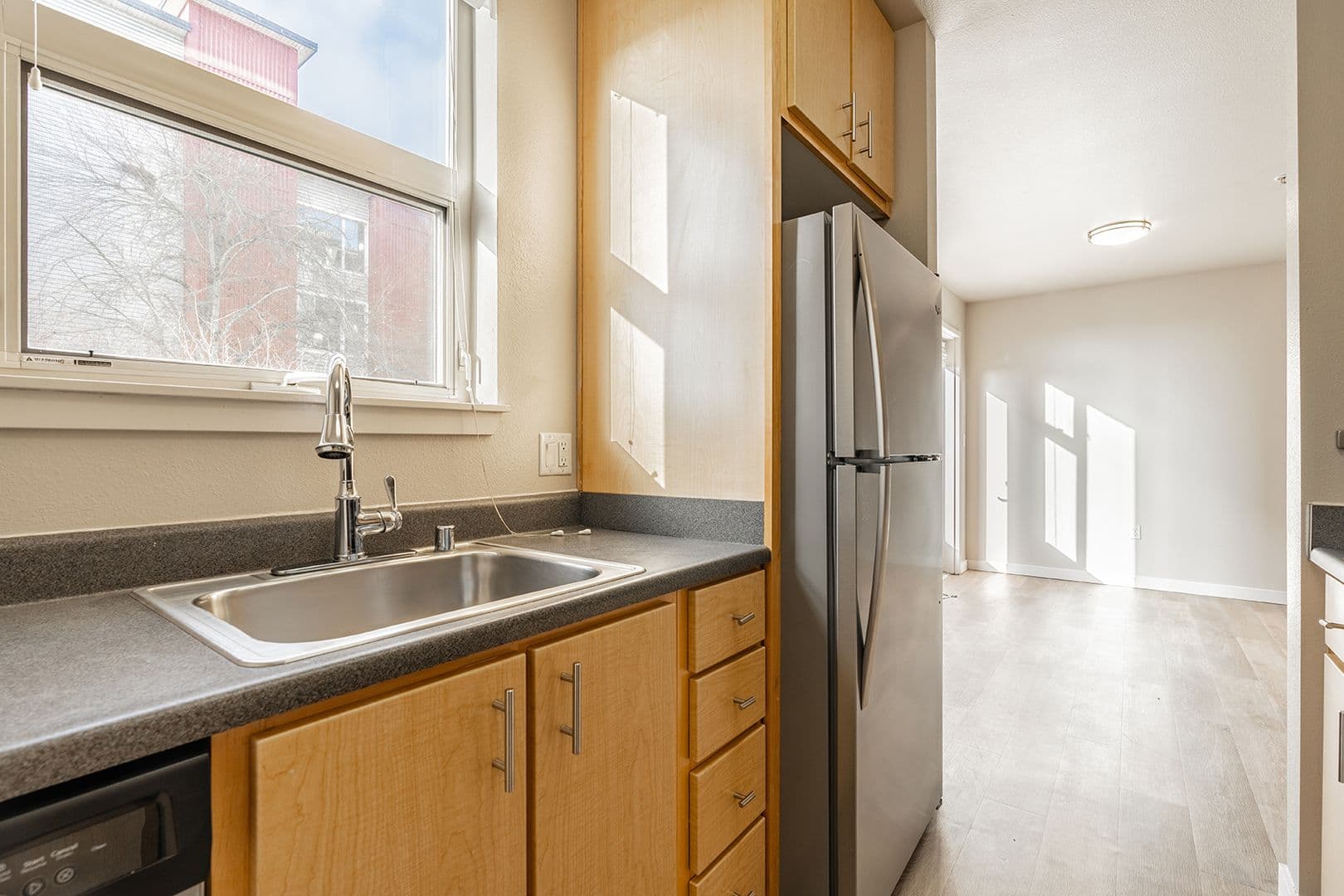 Seattle Apartment: 402 22nd Ave S