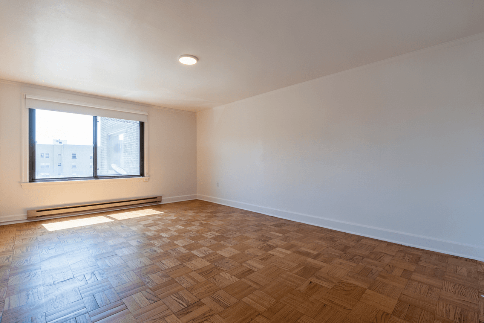 Seattle Apartment: 1305 NE 43rd St