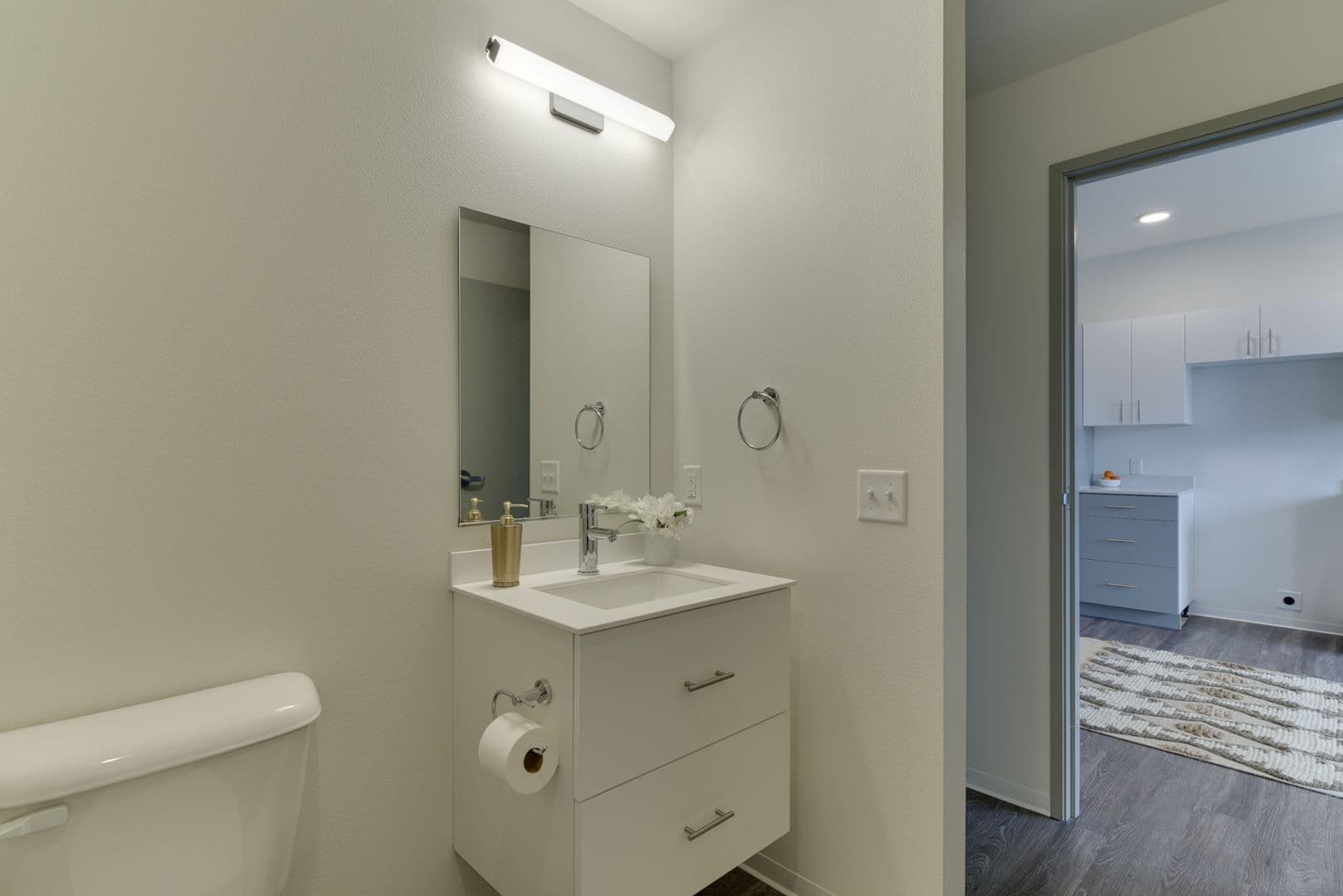Portland Apartment: 1075 NW 16th Ave