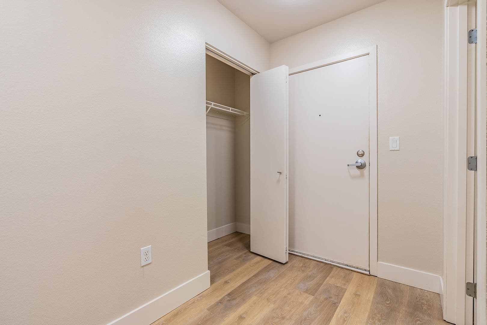 Seattle Apartment: 402 22nd Ave S