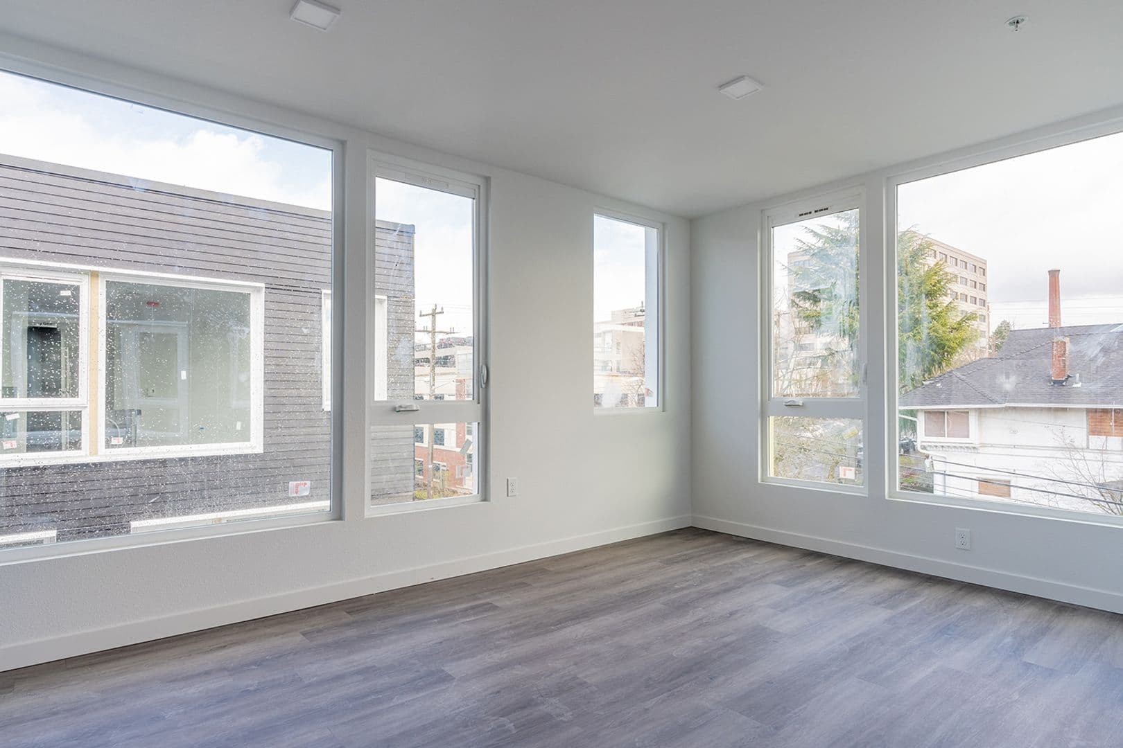 Seattle Apartment: 355 15th Ave