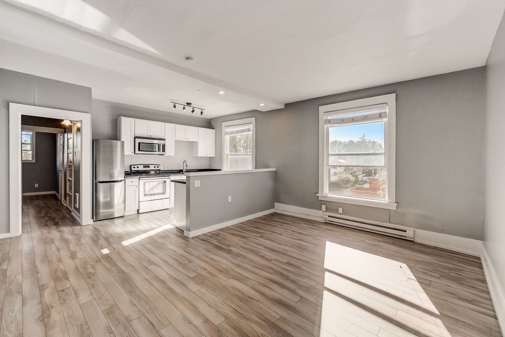 Seattle Apartment: 114 24th Ave E