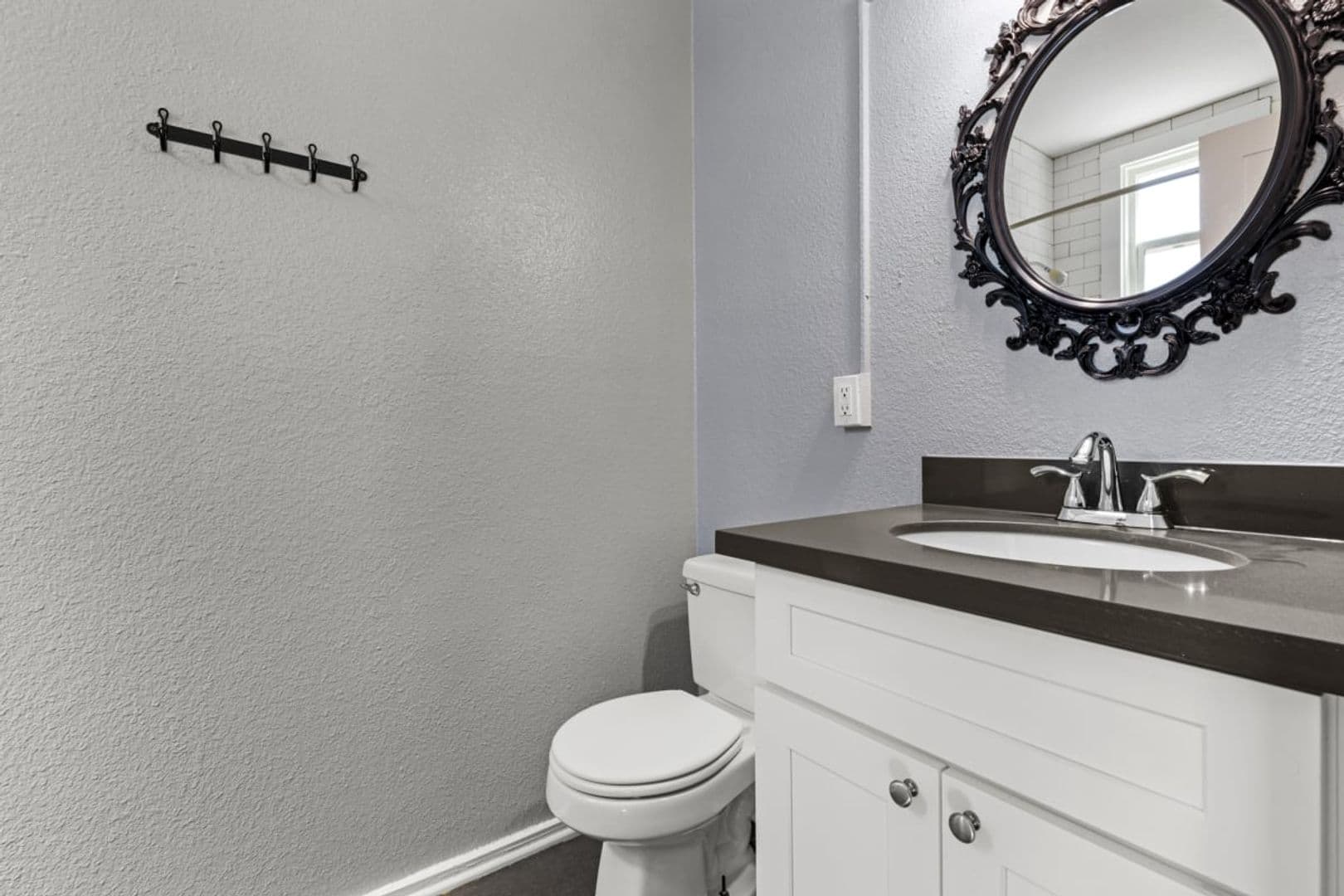 Seattle Apartment: 114 24th Ave E