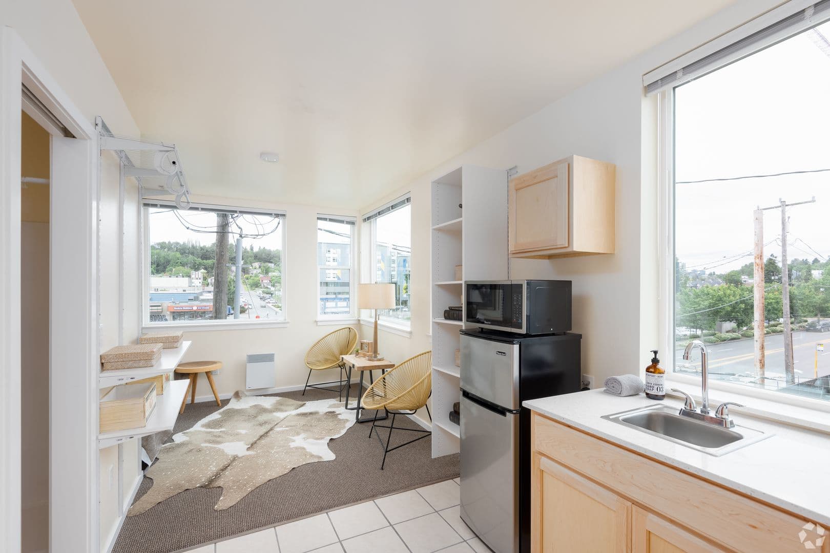 Seattle Apartment: 2305 S Plum St