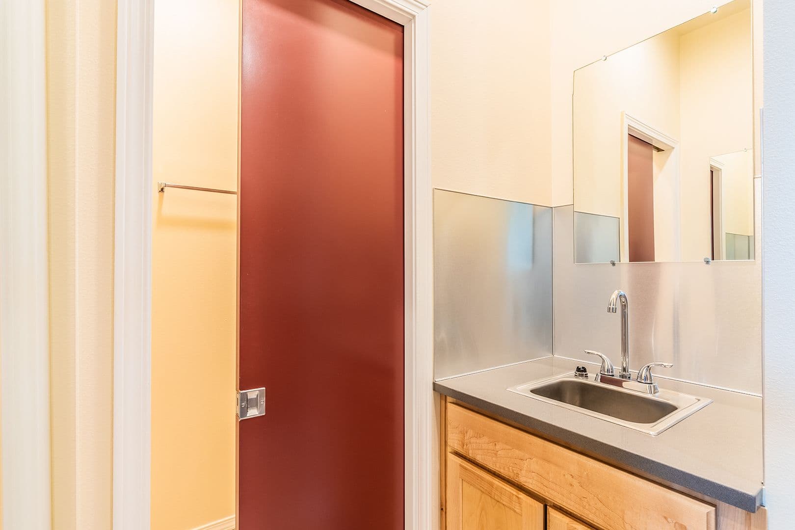 Seattle Apartment: 1728 Summit Ave
