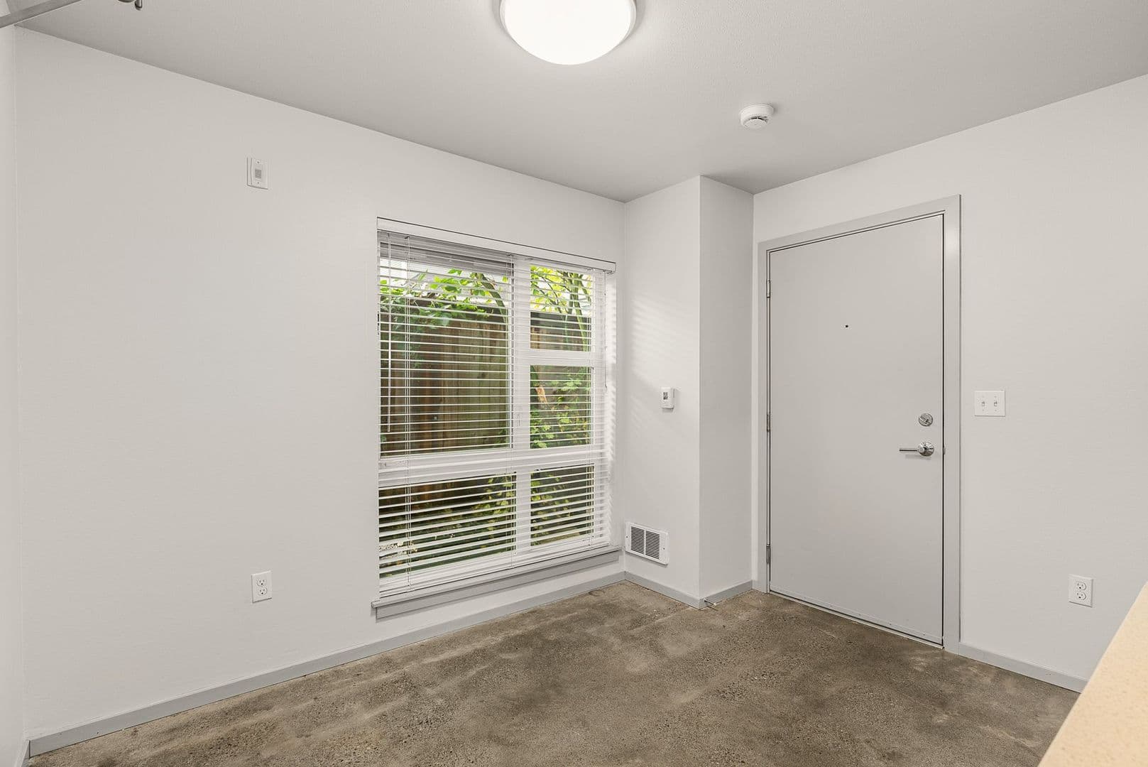Seattle Apartment: 422 11th Ave E