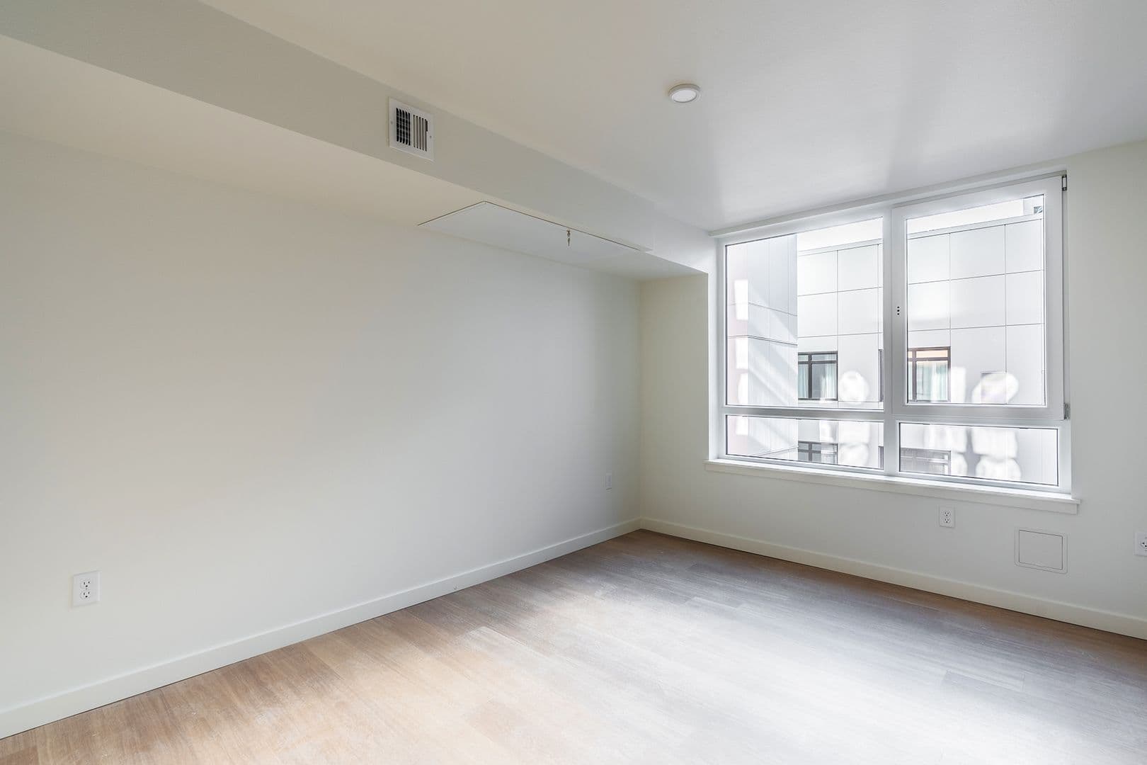 Bellevue Apartment: 290 106th Pl NE