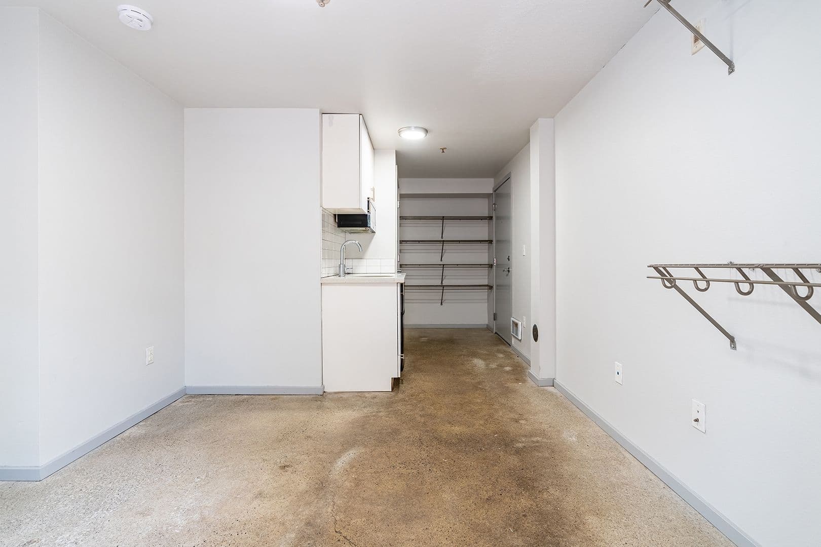 Seattle Apartment: 422 11th Ave E