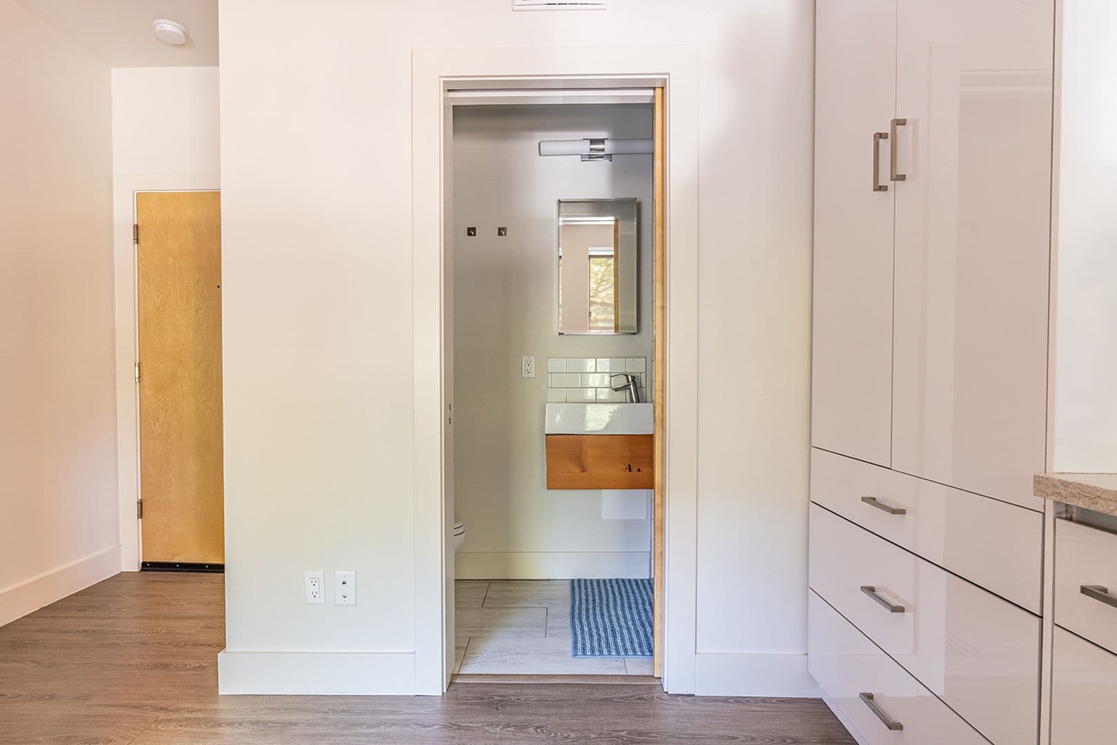 Seattle Apartment: 423 Terry Ave