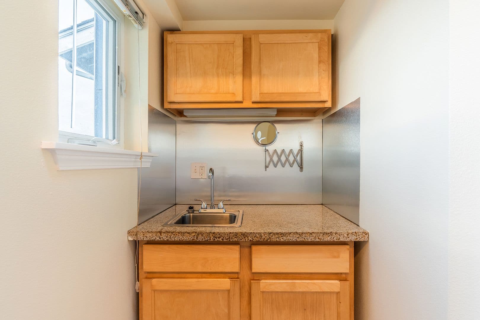 Seattle Apartment: 310 17th Ave S