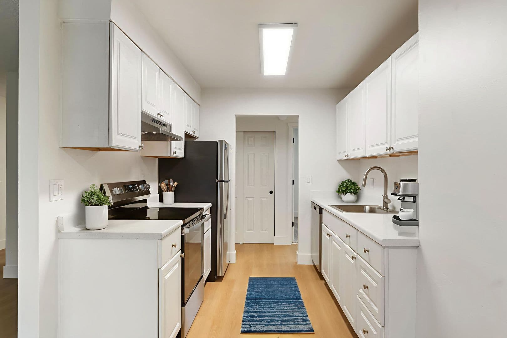 Portland Apartment: 15994A E Burnside St