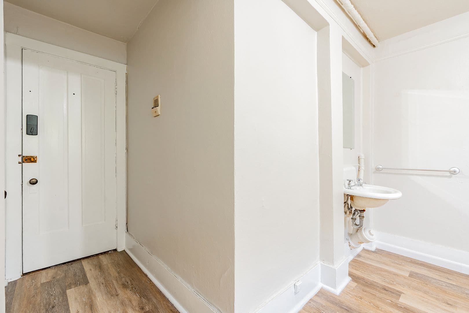 Seattle Apartment: 1625 E Madison St