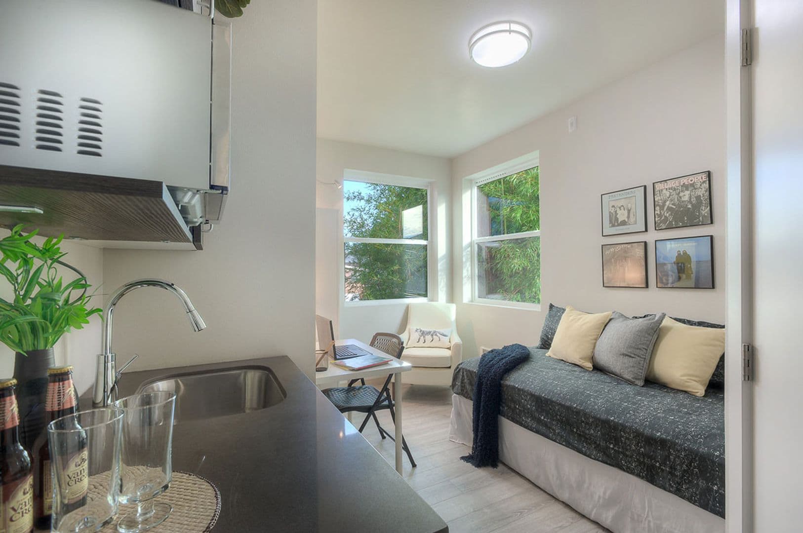 Seattle Apartment: 1715 NW 58th St