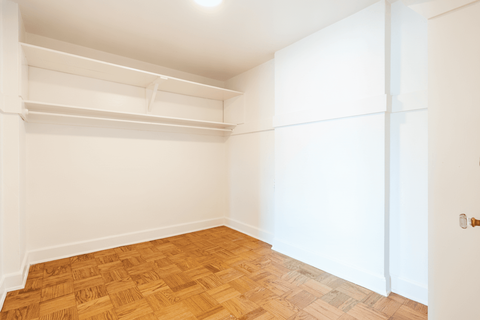 Seattle Apartment: 1305 NE 43rd St