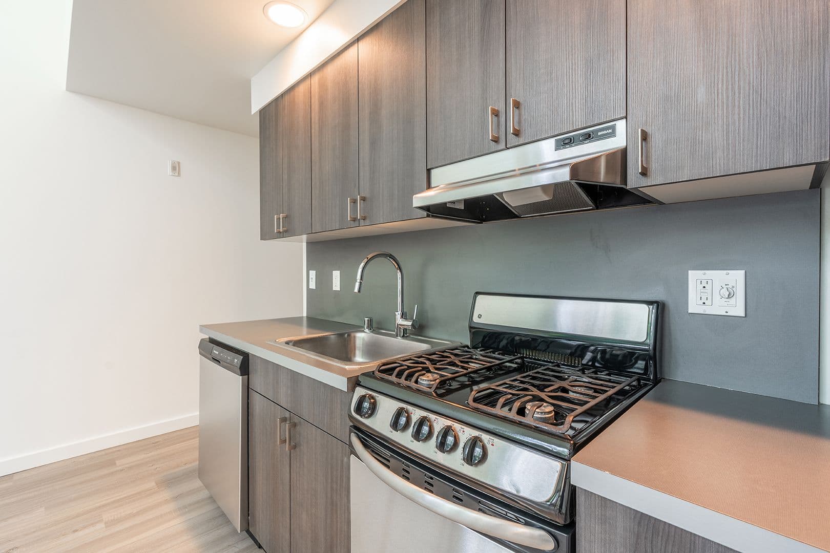 Seattle Apartment: 2217 3rd Ave
