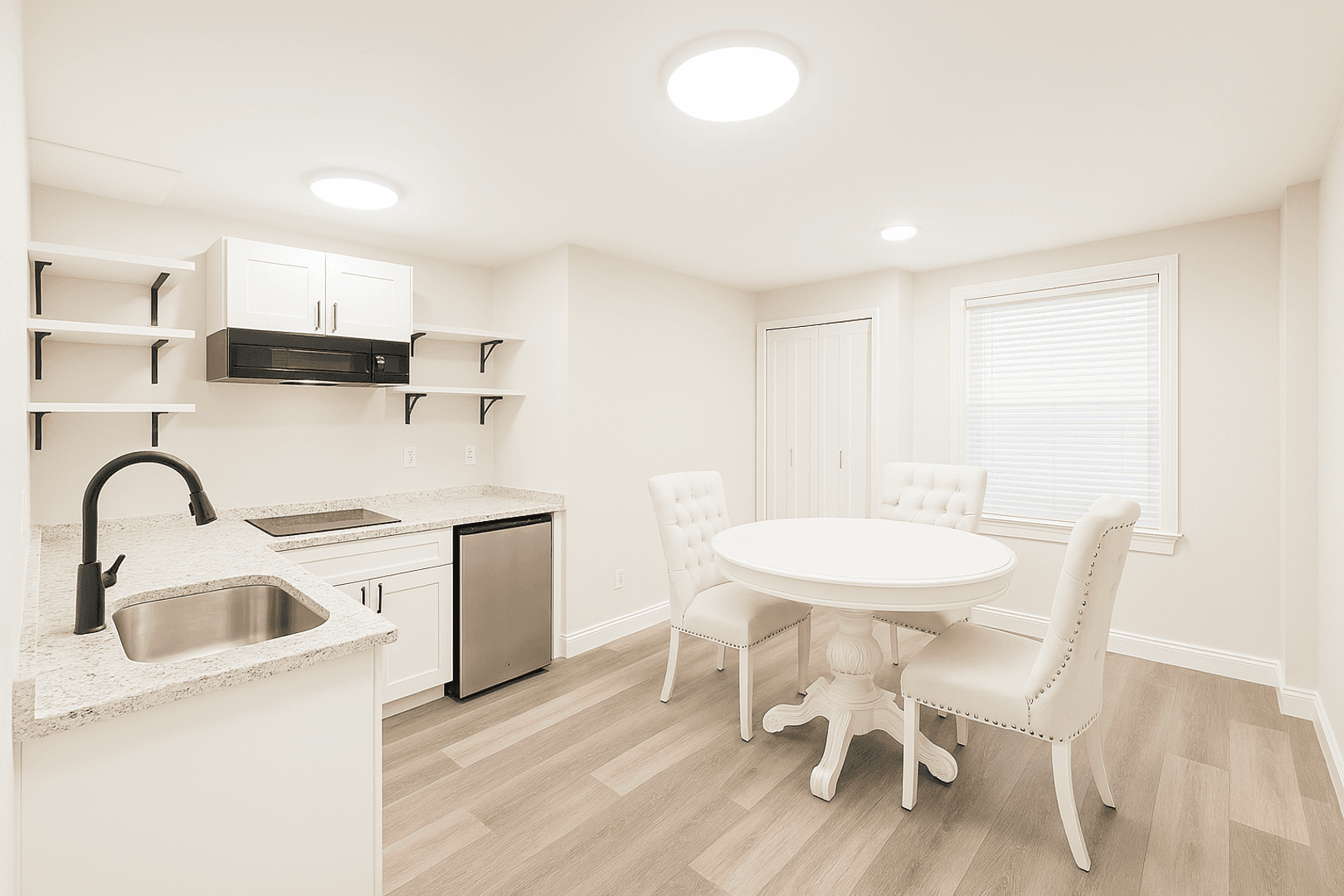 Seattle Apartment: 1723 Summit Ave