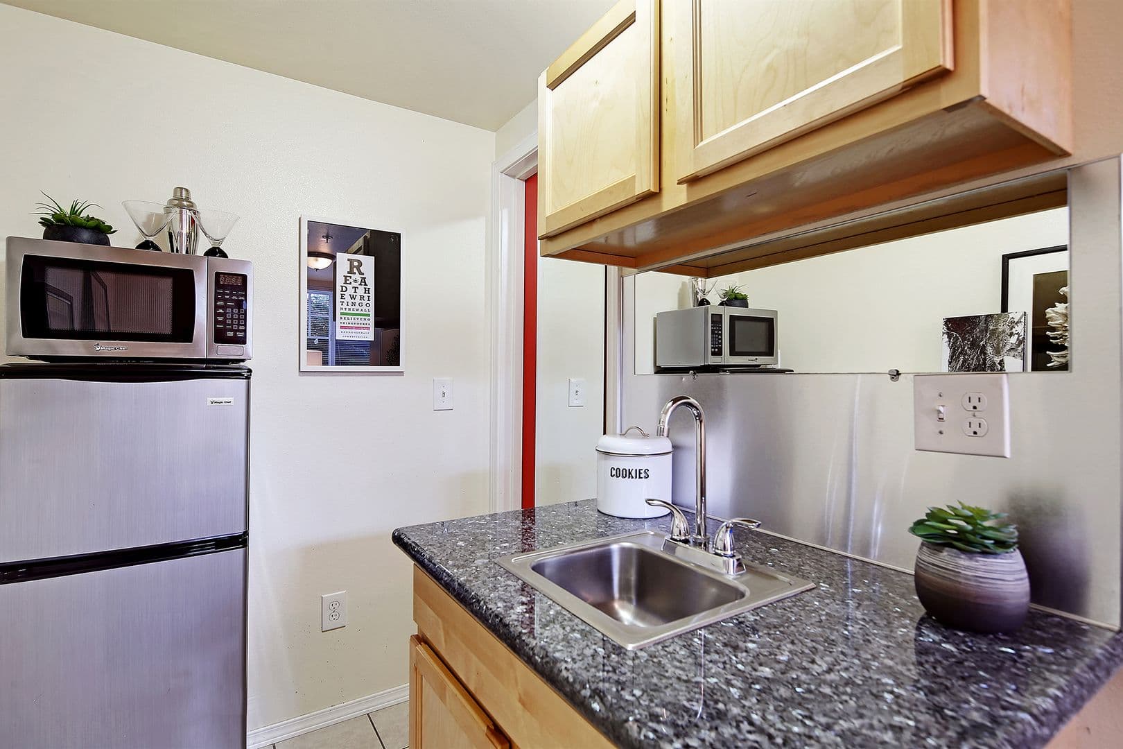 Seattle Apartment: 1305 E Mercer St