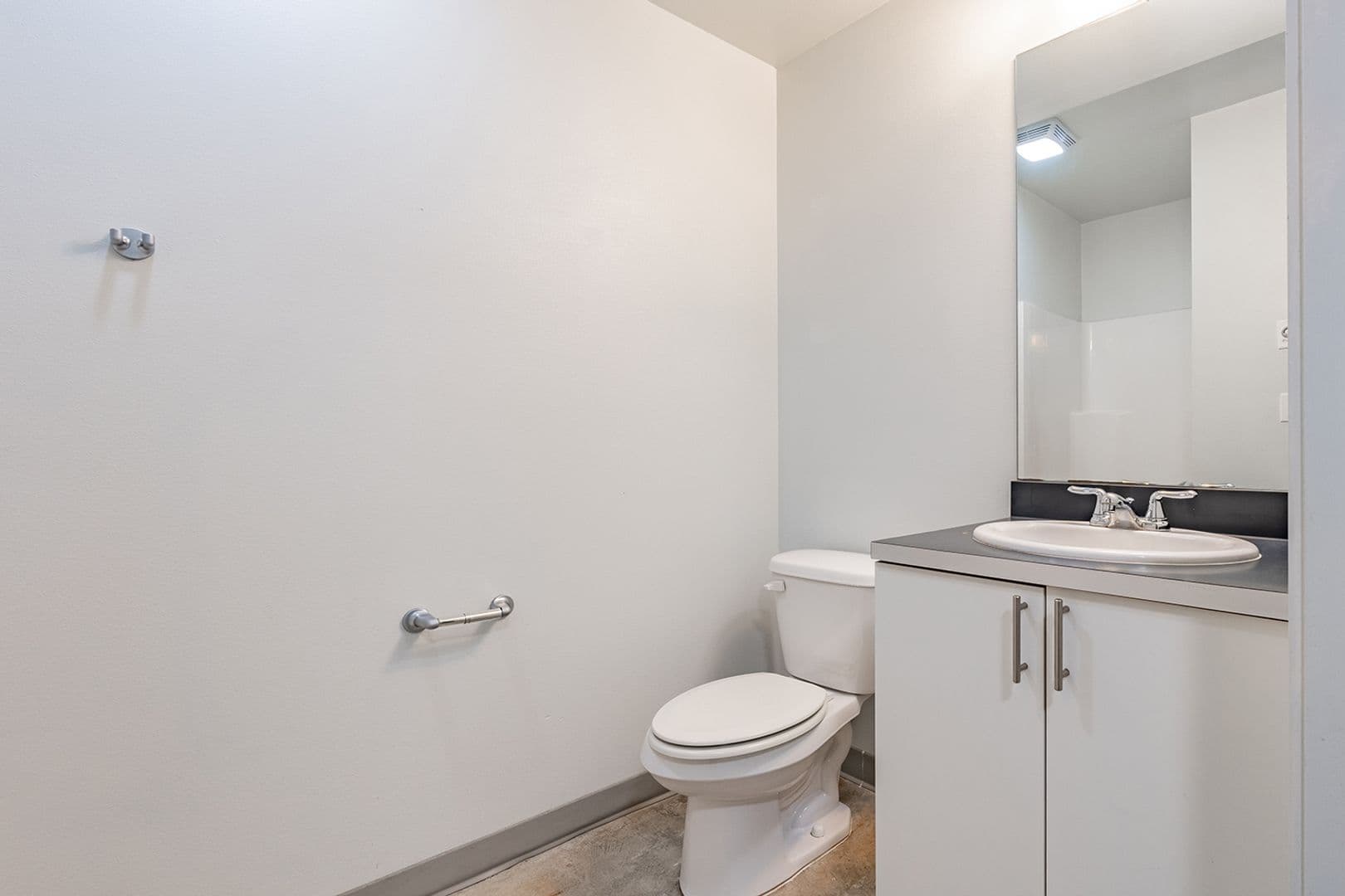 Seattle Apartment: 220 10th Ave