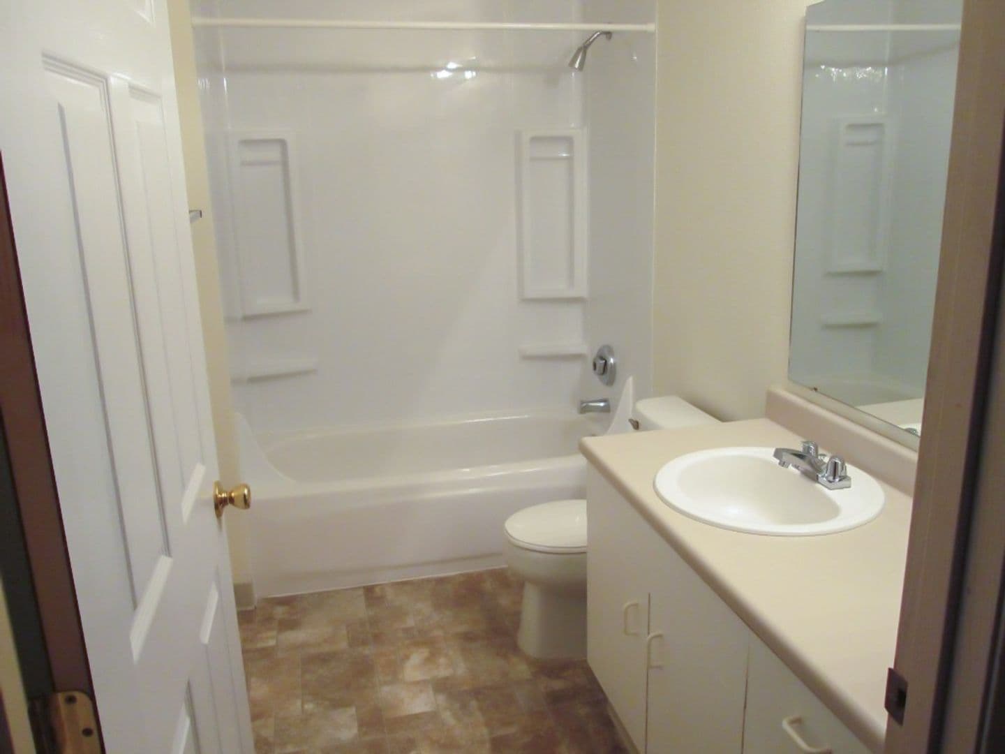 Kennewick Apartment: 1000 W 5th Ave