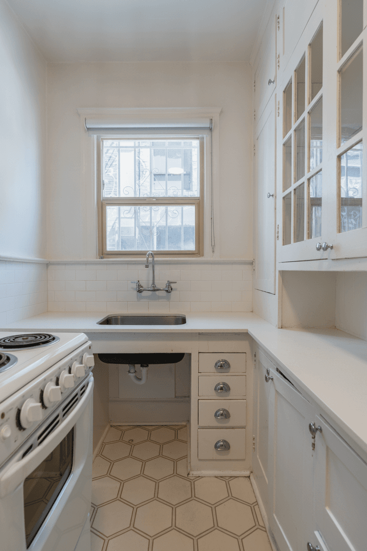 Seattle Apartment: 4210 Brooklyn Ave NE