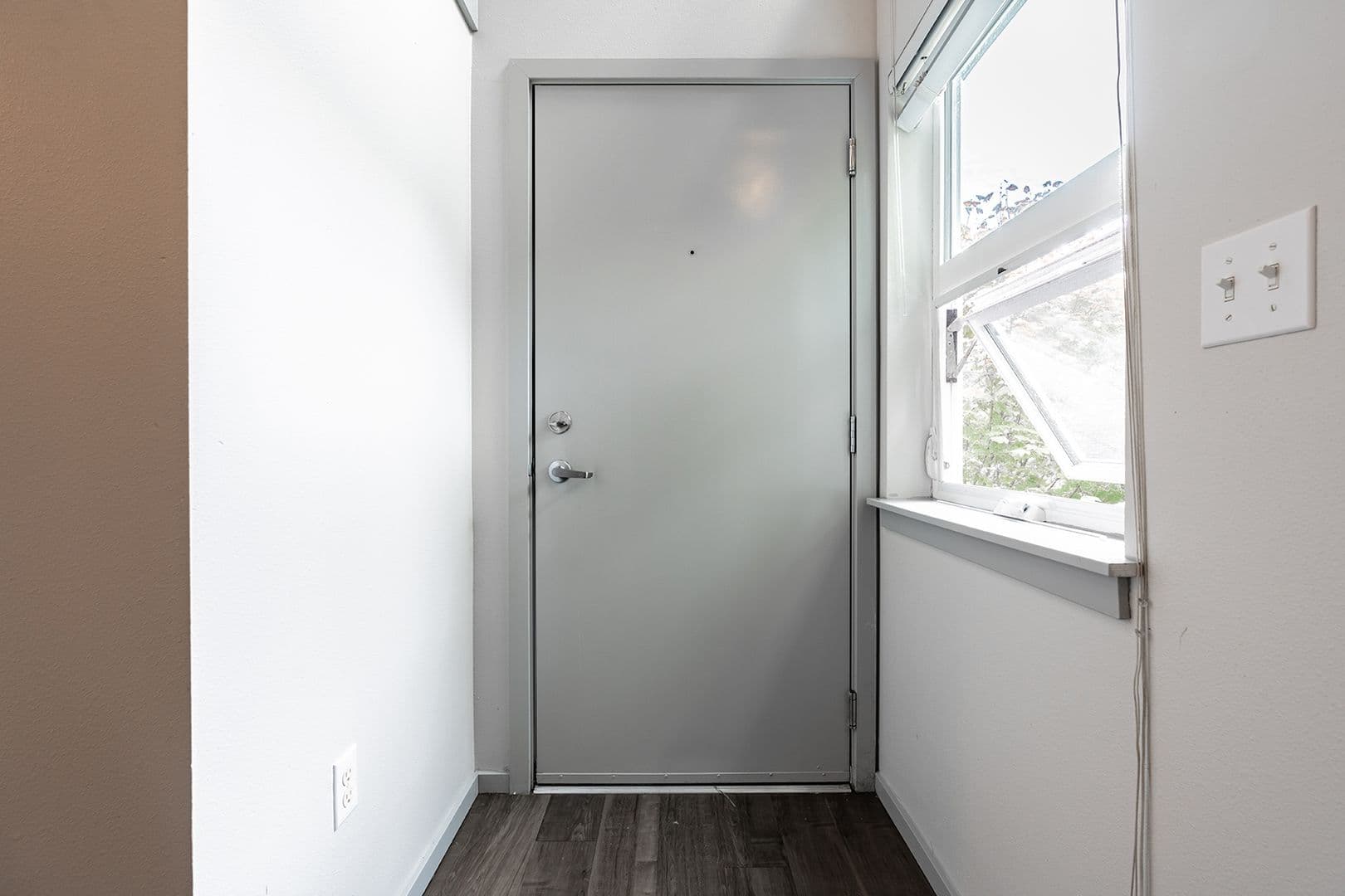 Seattle Apartment: 422 11th Ave E