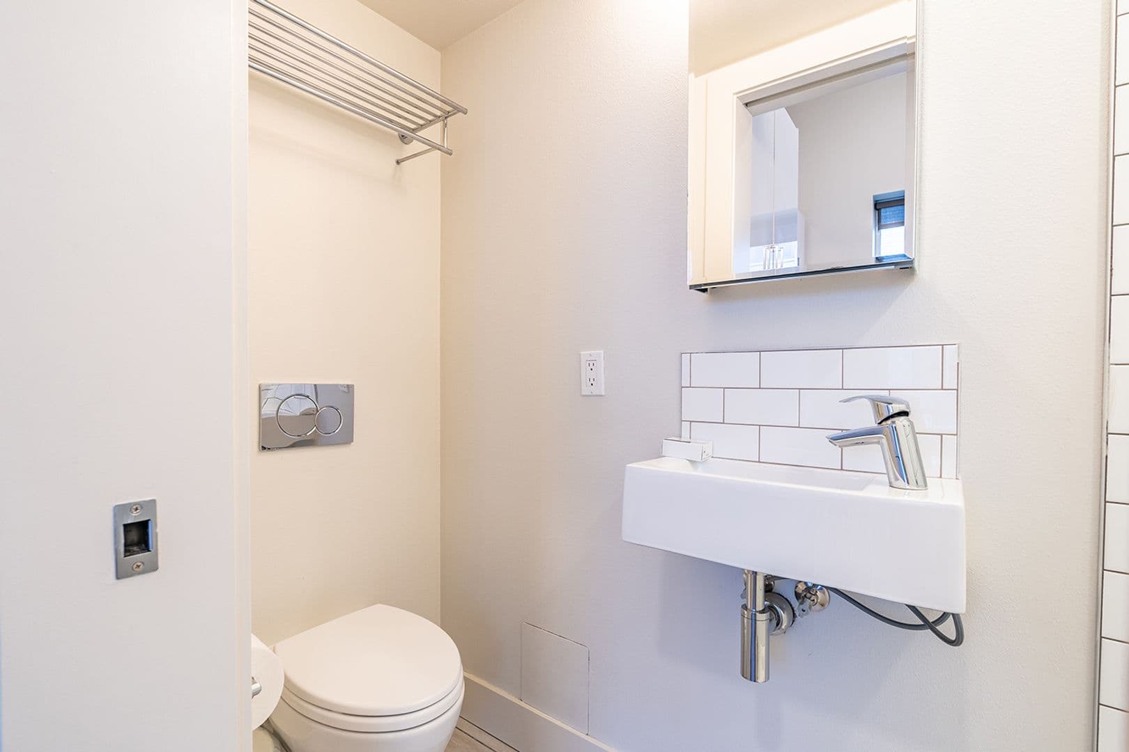 Seattle Apartment: 423 Terry Ave