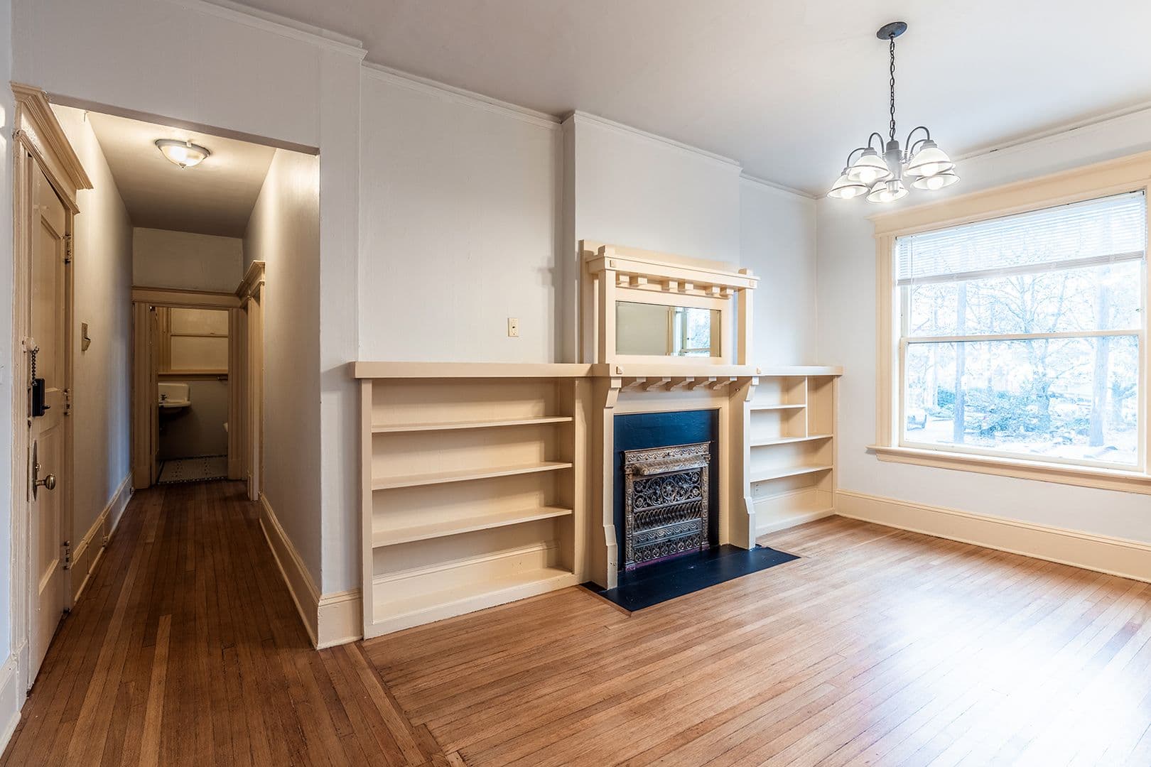 Seattle Apartment: 1625 E Madison St