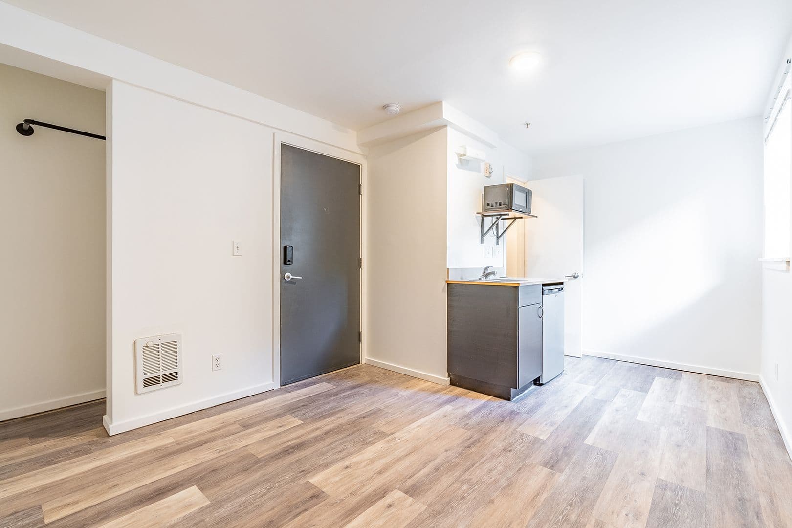 Seattle Apartment: 116 13th Ave East