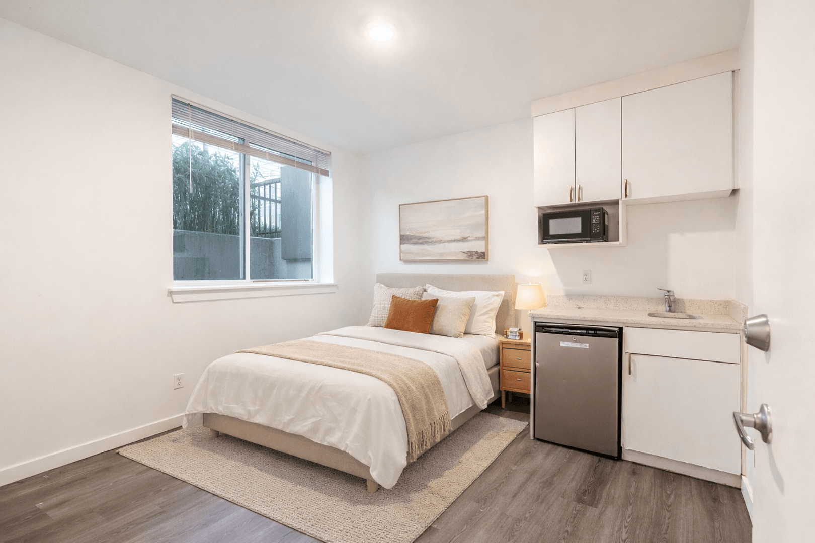 Seattle Apartment: 200 10th Ave E