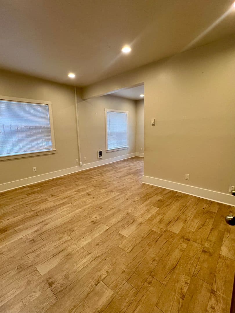 Seattle Apartment: 304 E Olive Place