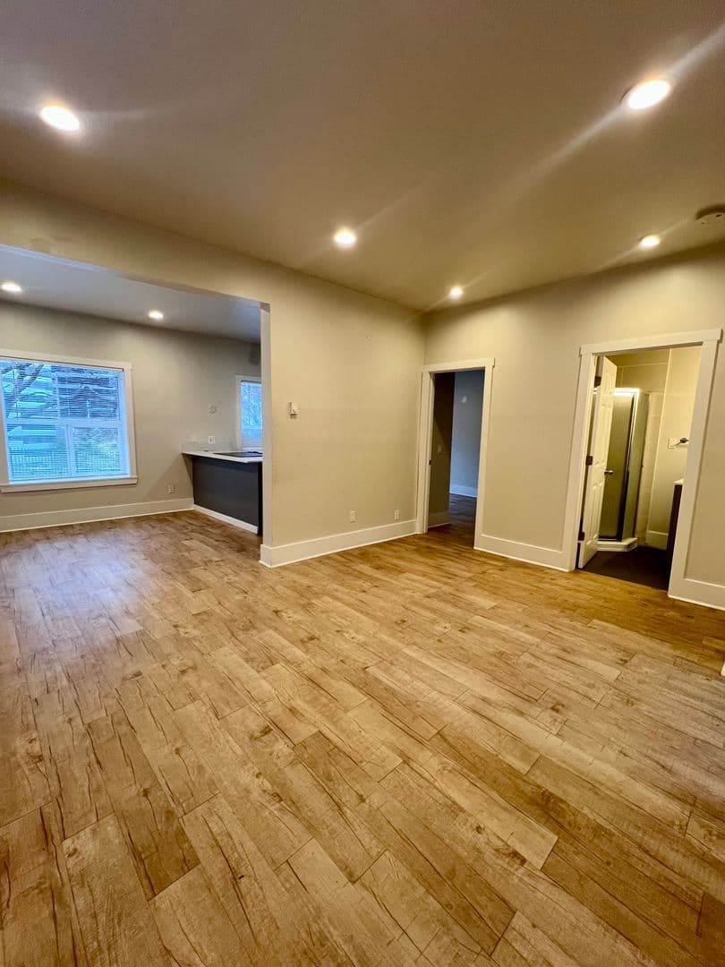 Seattle Apartment: 304 E Olive Place