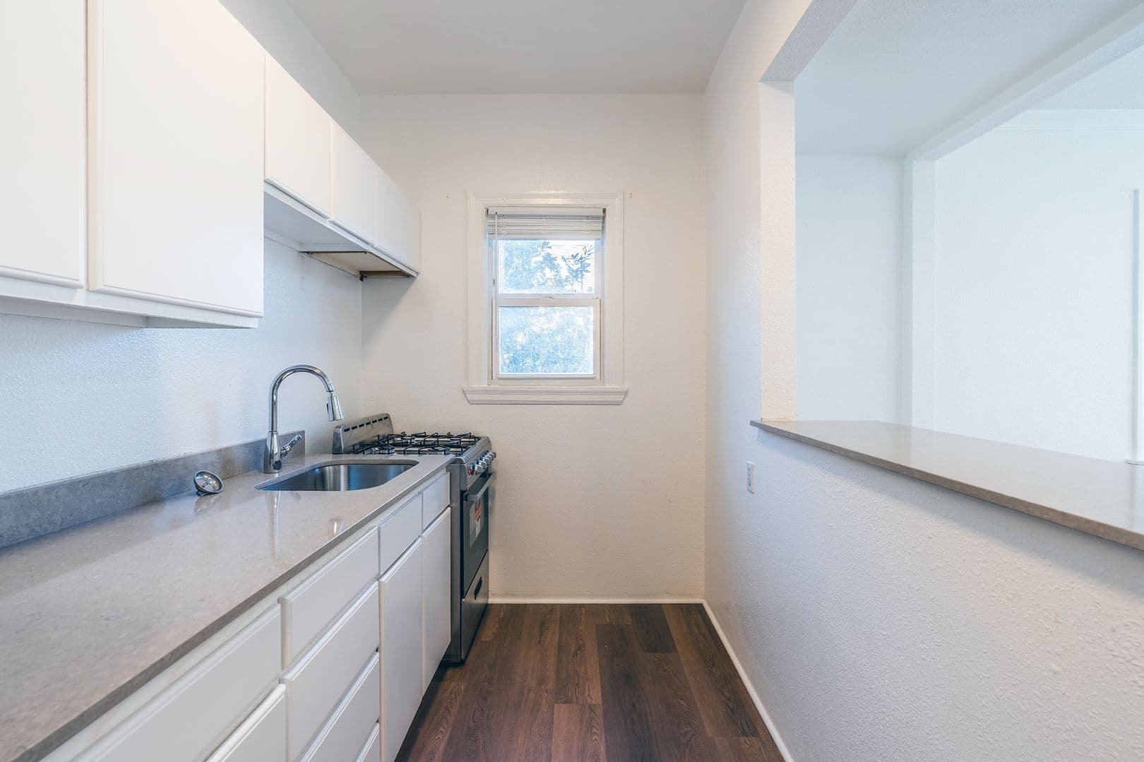 Seattle Apartment: 527 Eastlake Ave E